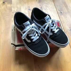 Women’s Black Classic Old Skool Vans